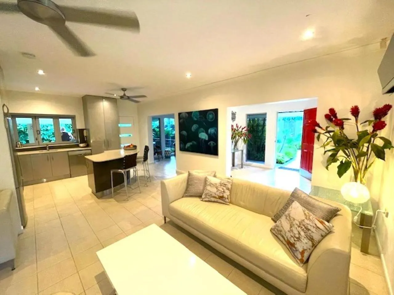 Aquatica - Luxe Holiday Home